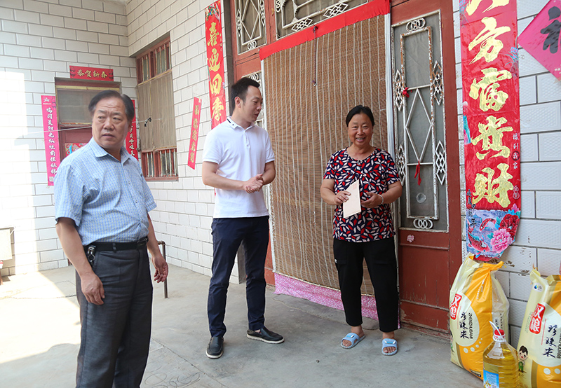 慰问入基层  情暖职工心